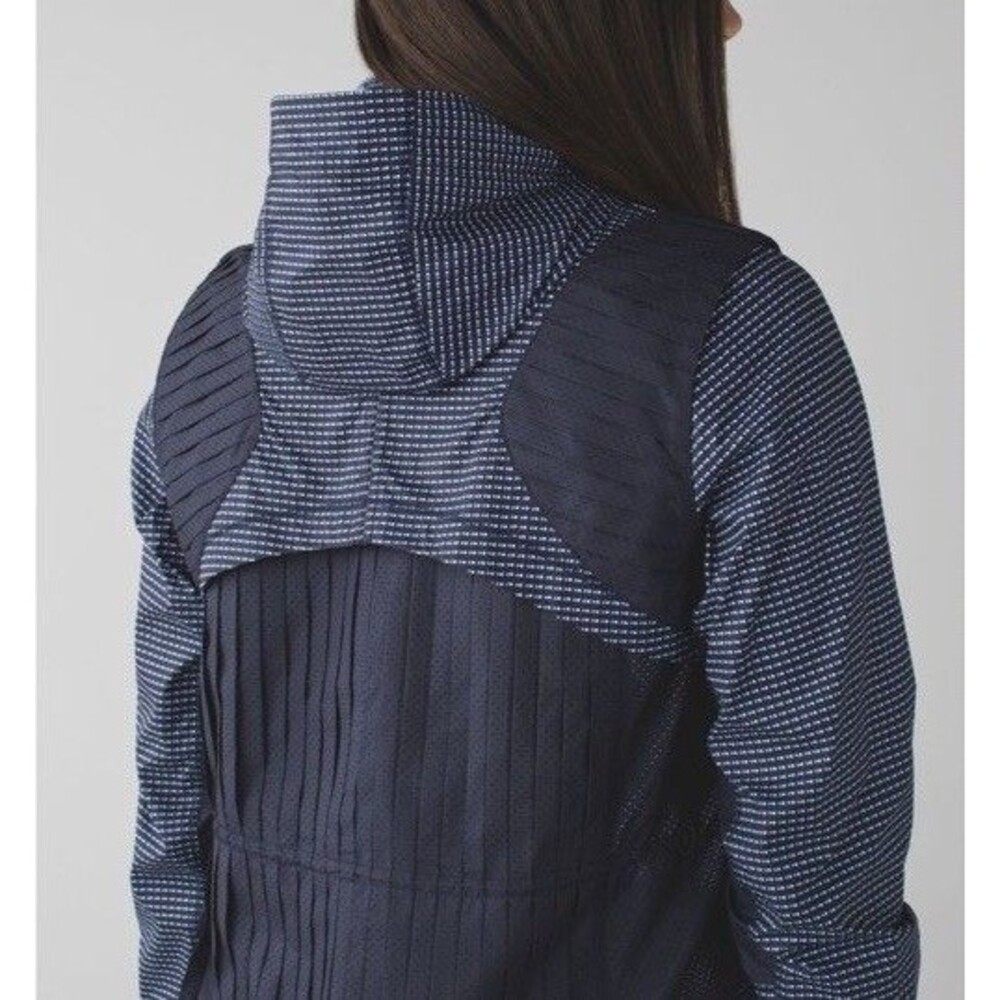Lululemon Vent It Out Jacket Double Dot Navy Blue Lullaby / Navy Blue Size 6 - Picture 5 of 14